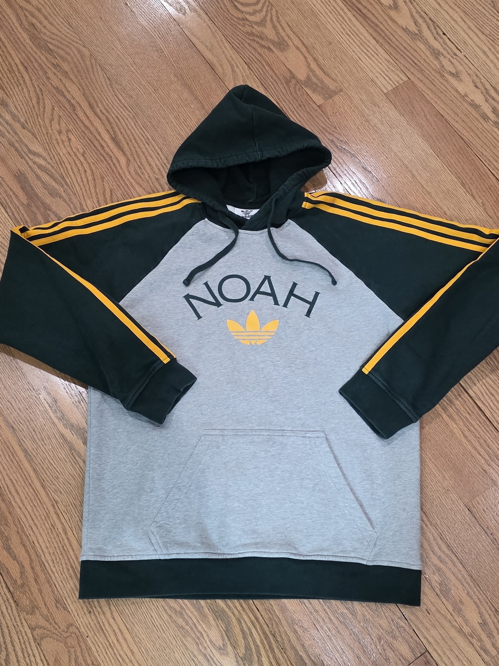 Authentic adidas originals x NOAH NYC - M